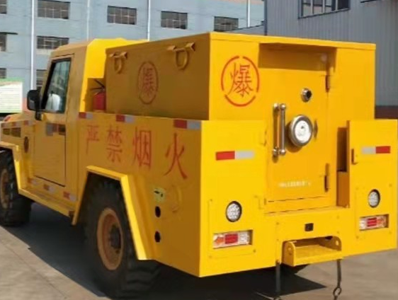 青河凯龙爆破器材运输车：保障爆破任务的安全运行