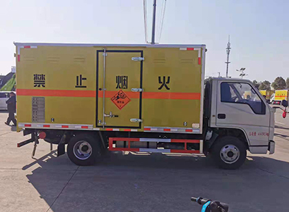 青河爆破器材运输车技术升级与安全合规新趋势